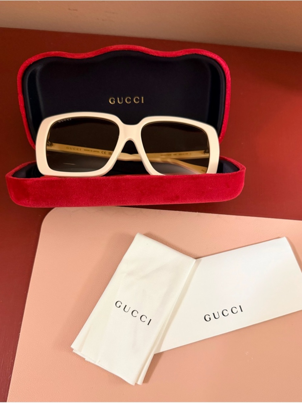 Gucci White 'I Love You' Sunglasses - Picture 4 of 5